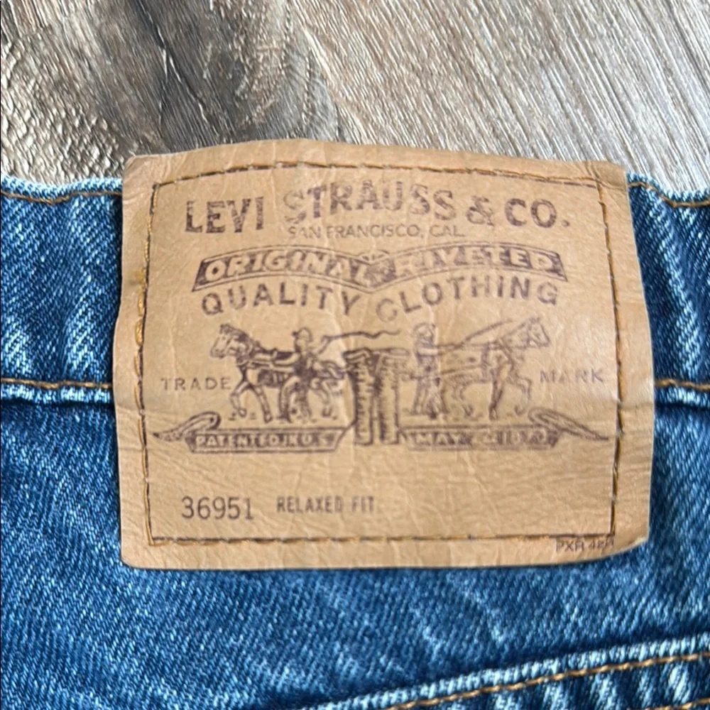 Levi's Blue Denim Women’s Vintage Style 951 Jean Shorts 100% Cotton - Picture 2 of 7